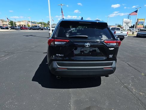 Used 2025 Toyota RAV4 XLE AWD/4WD image 5