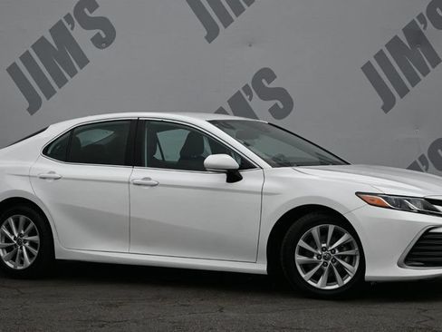 Used 2024 Toyota Camry LE w/ Convenience Package FWD image 3