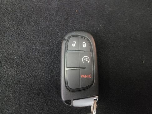 Used 2022 Jeep Cherokee Trailhawk w/ Trailer Tow Group AWD/4WD image 32