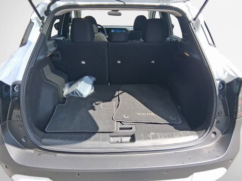 Used 2026 Nissan Kicks SV w/ SV Premium Package FWD image 25