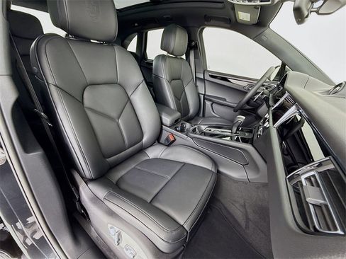 New 2026 Porsche Macan image 31