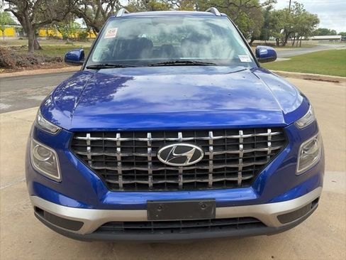 Certified 2025 Hyundai Venue SEL FWD image 6
