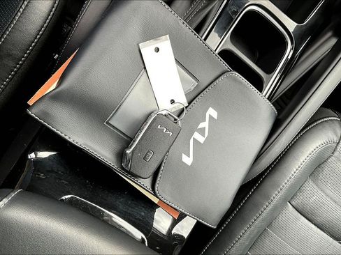 Used 2022 Kia Telluride SX w/ SX Prestige Package image 11