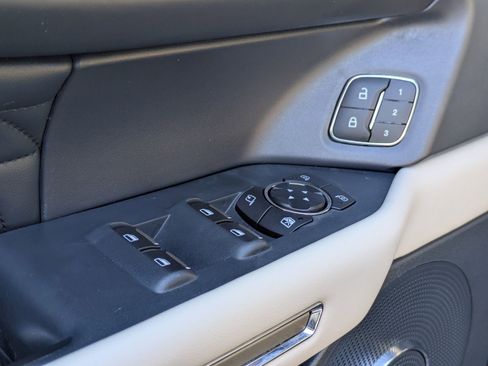 Used 2022 Ford Expedition Platinum image 11