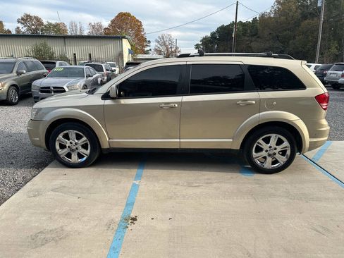 Used 2010 Dodge Journey SXT w/ Rear Seat Video Group image 2