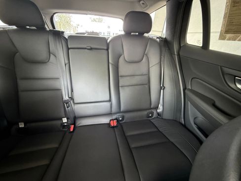 Used 2025 Volvo V60 B5 Cross Country Plus image 37
