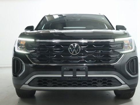 Used 2025 Volkswagen Atlas Cross Sport SE image 5