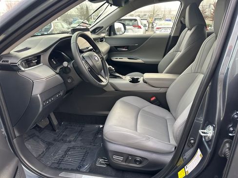 Used 2024 Toyota Venza Limited image 12