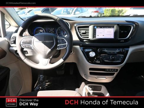 Used 2023 Chrysler Voyager LX FWD image 8