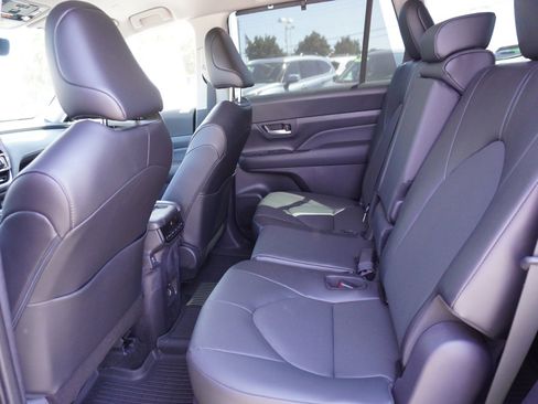 Used 2025 Toyota Grand Highlander FWD image 14