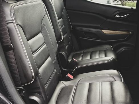 Used 2017 GMC Acadia Denali w/ Technology Package AWD/4WD image 31