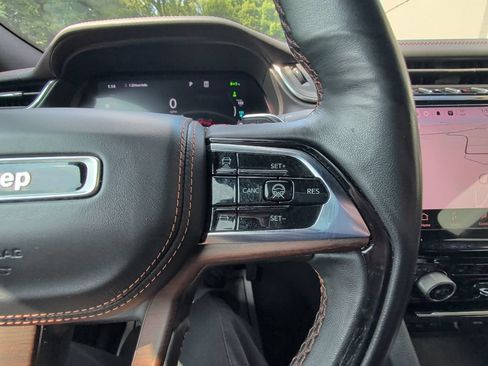 Used 2023 Jeep Grand Cherokee Summit w/ Luxury Tech Group V AWD/4WD image 19