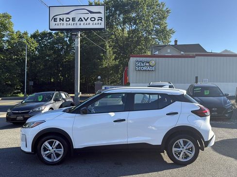 Used 2022 Nissan Kicks S FWD image 4