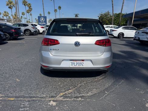 Used 2016 Volkswagen e-Golf SE image 4
