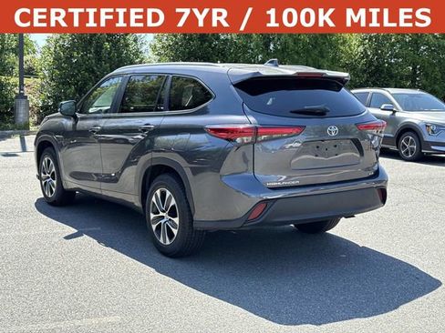 Used 2023 Toyota Highlander XLE FWD image 4