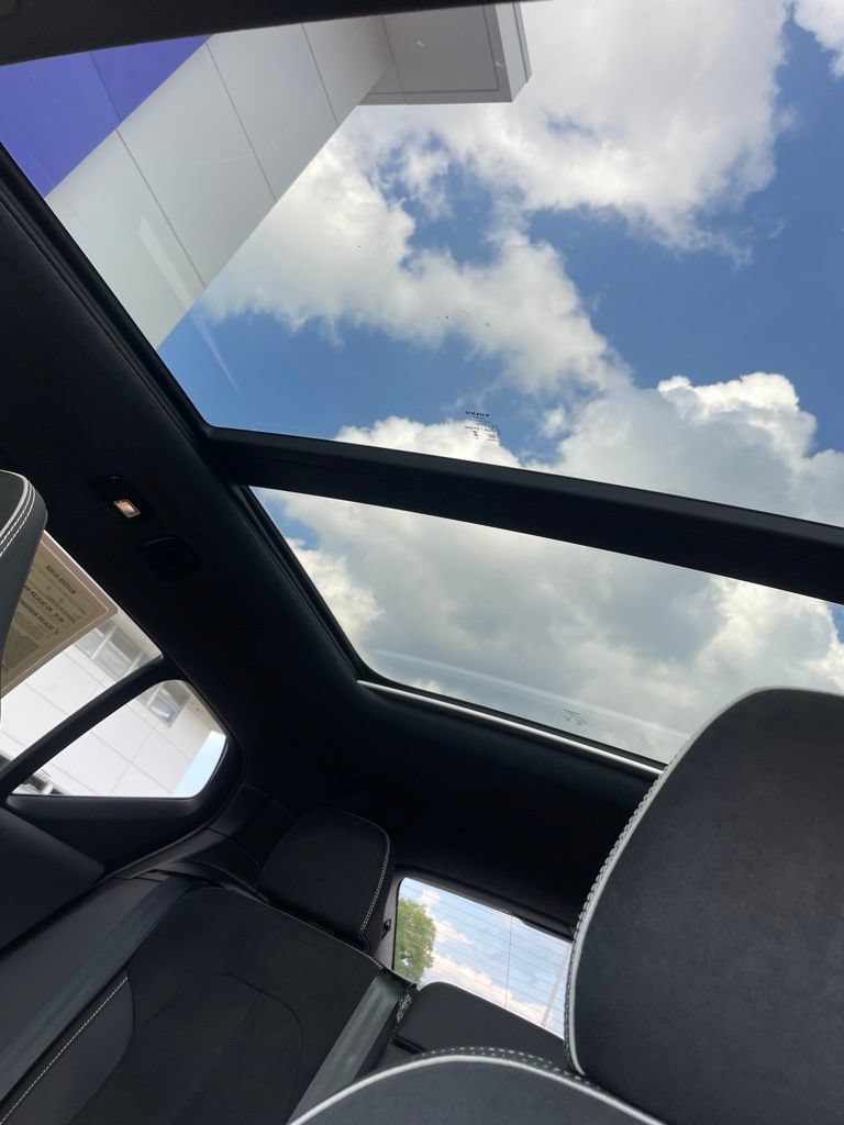 Certified 2025 Volvo XC40 B5 Plus AWD/4WD image 29