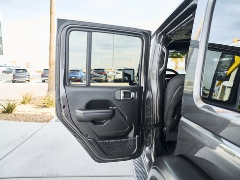 Used 2021 Jeep Wrangler Unlimited Rubicon image 16