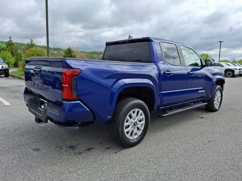 Certified 2025 Toyota Tacoma SR5 AWD/4WD image 6