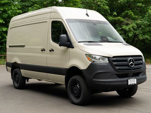 Used 2025 Mercedes-Benz Sprinter 2500 image 3