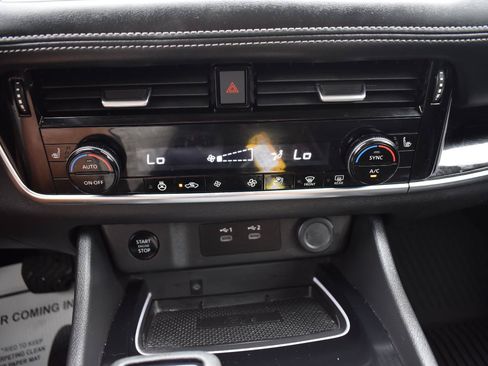 Used 2025 Nissan Rogue SL FWD image 43