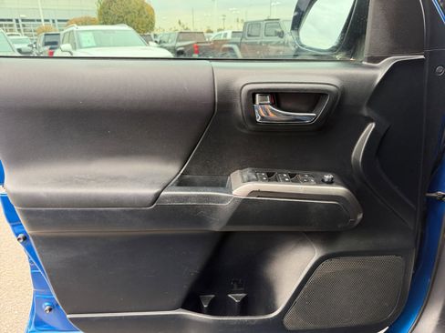 Used 2018 Toyota Tacoma TRD Off-Road image 13