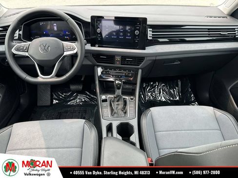 Used 2025 Volkswagen Jetta SE w/ Sunroof Package FWD image 13