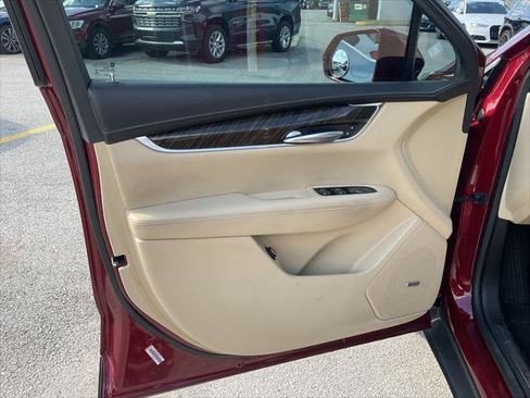 Used 2017 Cadillac XT5 FWD w/ LPO, Wheel Lock Package image 14