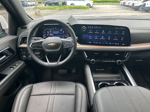 Used 2025 Chevrolet Tahoe High Country AWD/4WD image 24