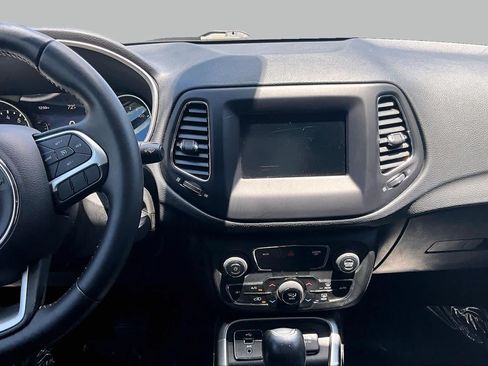 Used 2018 Jeep Compass Latitude w/ Popular Equipment Group FWD image 7