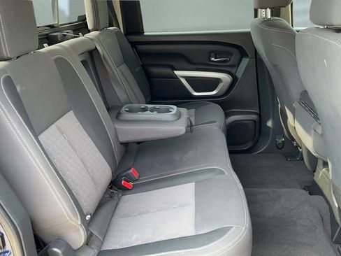Used 2022 Nissan Titan SV image 15
