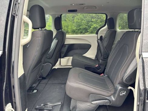 Used 2024 Chrysler Voyager LX FWD image 21