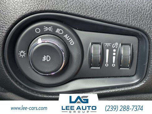 Used 2022 Jeep Renegade Latitude AWD/4WD image 18