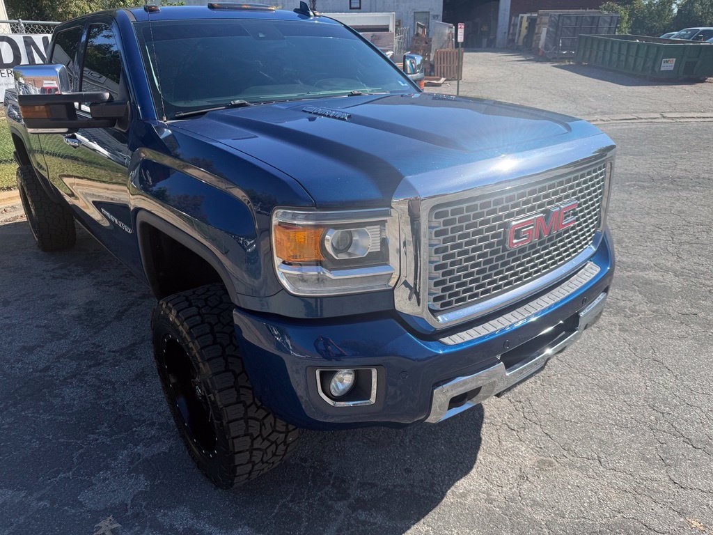 Used 2015 GMC Sierra 2500 Denali w/ Duramax Plus Package AWD/4WD image 19