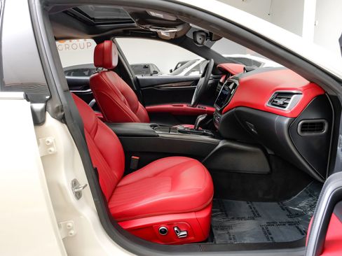 Used 2023 Maserati Ghibli GT RWD image 35