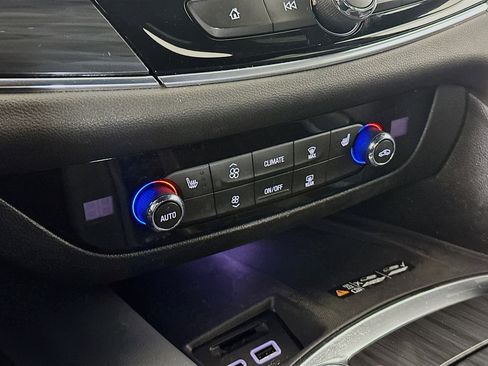 Used 2023 Buick Enclave Essence image 24