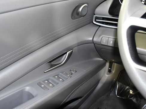 Used 2024 Hyundai Elantra SEL FWD image 33