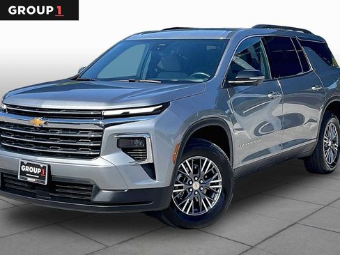 Used 2026 Chevrolet Traverse LT w/ Driver Confidence Package AWD/4WD image 1