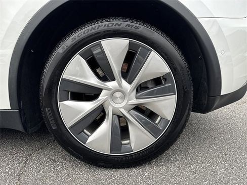 Used 2020 Tesla Model Y Long Range image 20