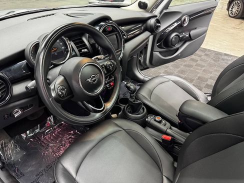 Used 2019 MINI Cooper 4-Door Hardtop w/ Premium Package image 30