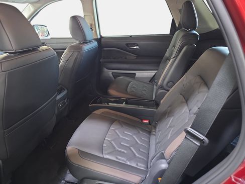 New 2026 Nissan Pathfinder Platinum FWD image 14
