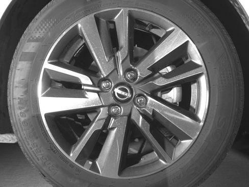 Used 2025 Nissan Versa SV FWD image 13