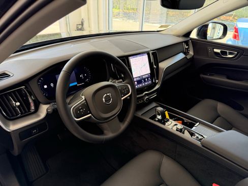 Certified 2025 Volvo XC60 B5 Core AWD/4WD image 14