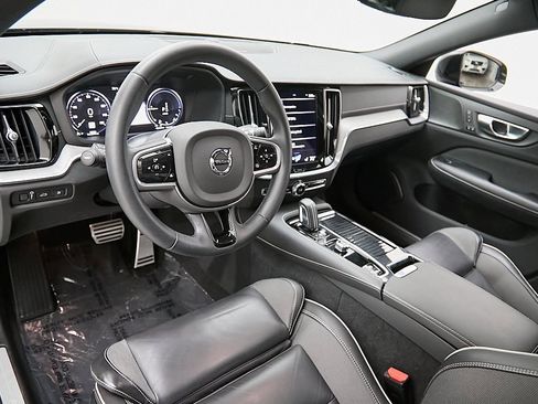 Certified 2022 Volvo S60 T8 R-Design image 13