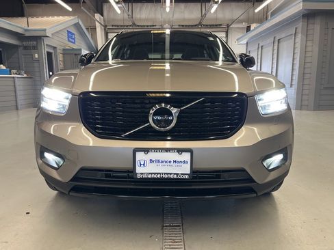 Used 2022 Volvo XC40 T5 R-Design w/ Advanced Package image 2