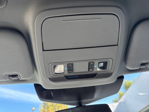 Used 2021 Ford Explorer XLT RWD image 21