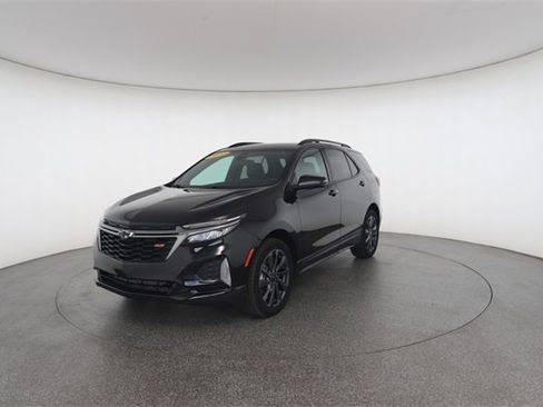 Used 2022 Chevrolet Equinox RS w/ Infotainment Package image 2