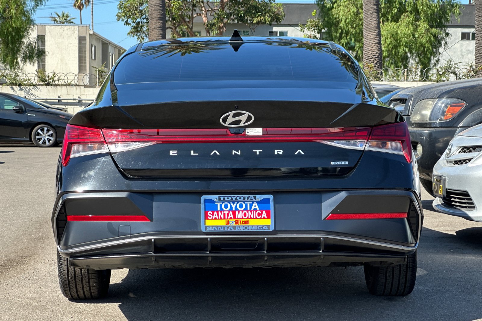 Used 2025 Hyundai Elantra Limited w/ Cargo Package FWD image 5