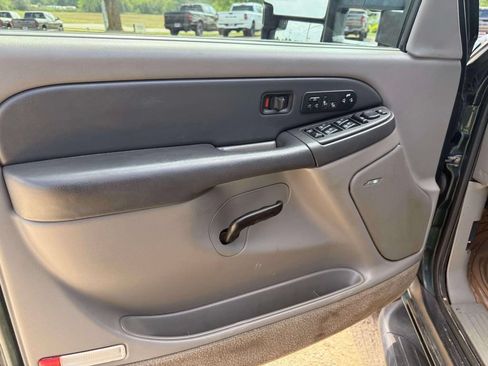 Used 2003 Chevrolet Suburban 2500 LT w/ LT Preferred Equipment Group AWD/4WD image 13