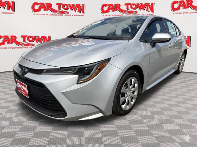 Used 2025 Toyota Corolla LE FWD image 2