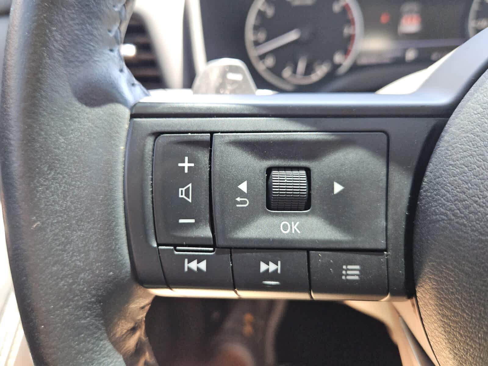 Used 2024 Nissan Rogue SV w/ SV Premium Package FWD image 12